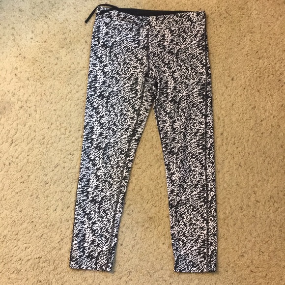 Like new Nike Dri-fit Workout Capris pants - Picture 4 of 8